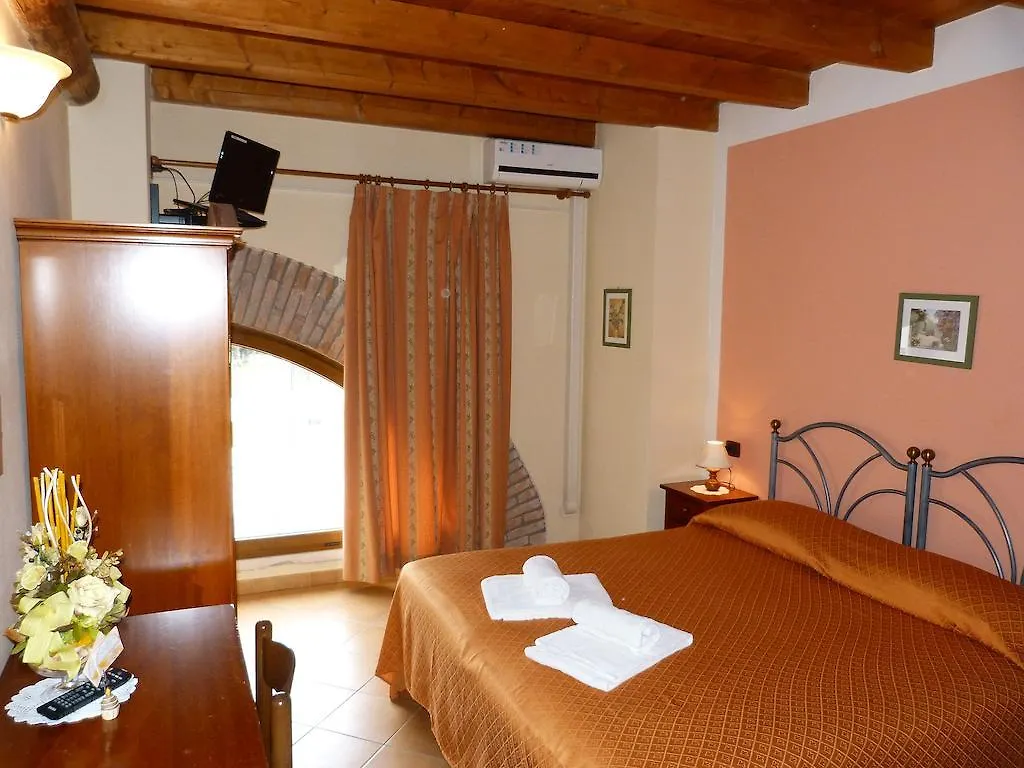 Agriturismo Ai Due Volti Dossobuono 0*,  Italia